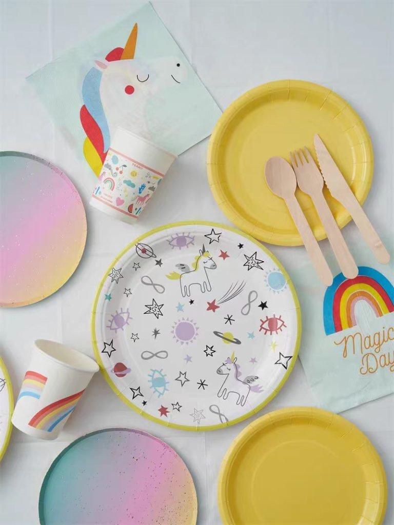 Disposable paper plates for themed parties